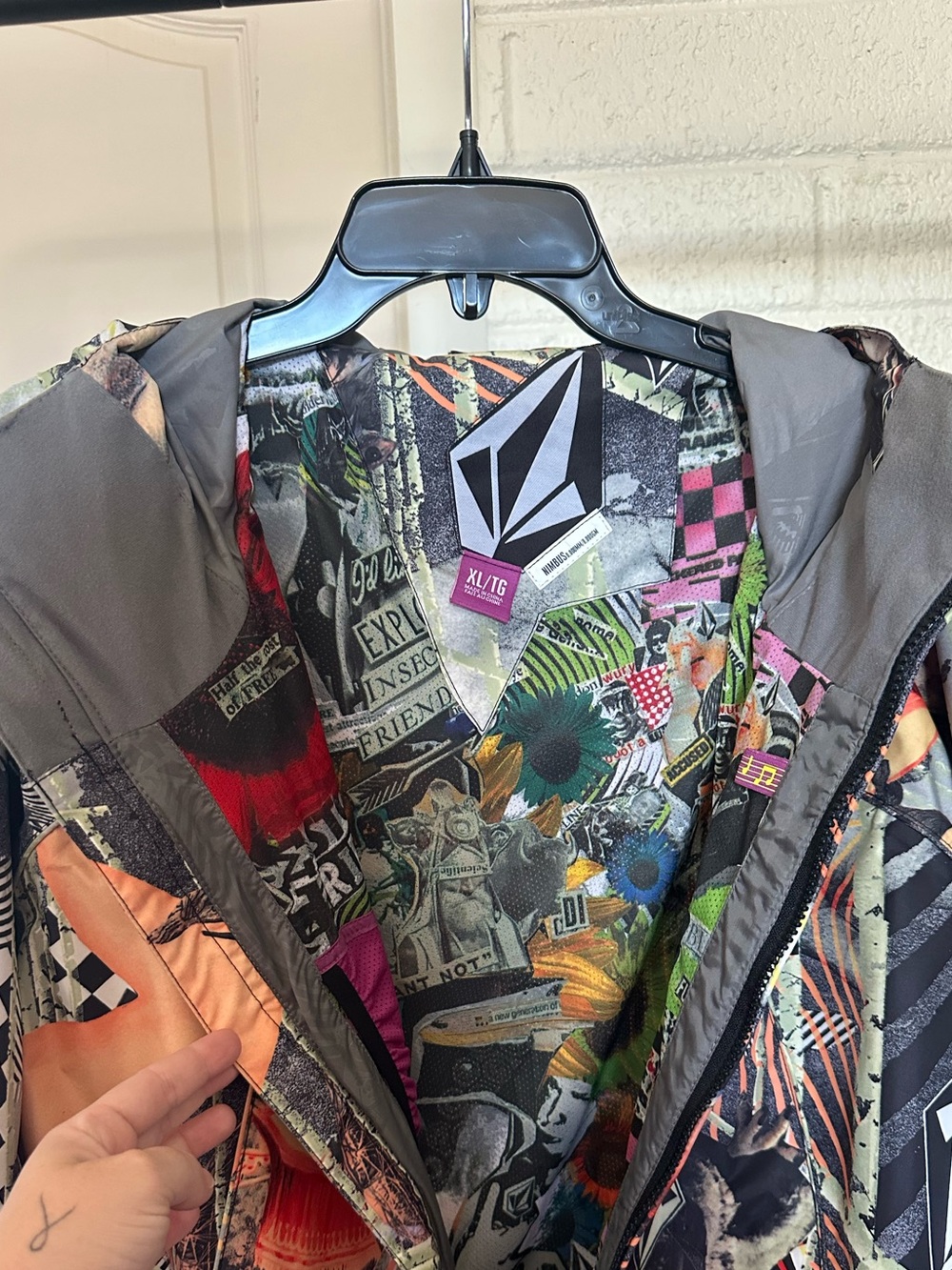 Volcom Dazed Snowboarding Jacket - Picture 5 of 10